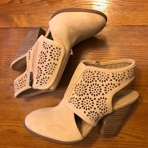 NWOT Sole Society Cream Suede Cutout Booties